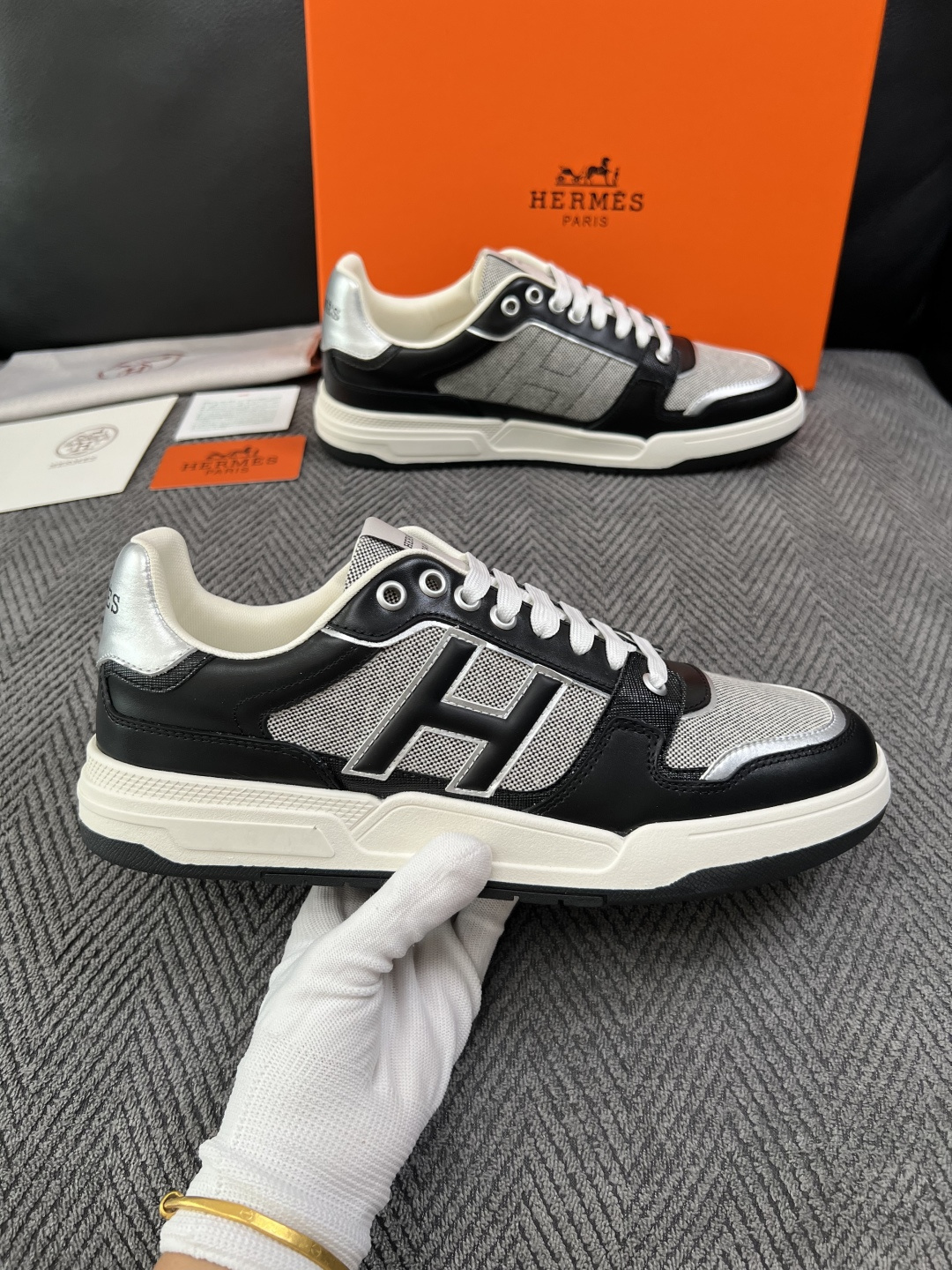 Hermes  高品质  顶级工艺品  爱马仕 专柜同步发售原厂配置，意大利进口原版牛皮面料，高品质拼接工艺，全进口水染