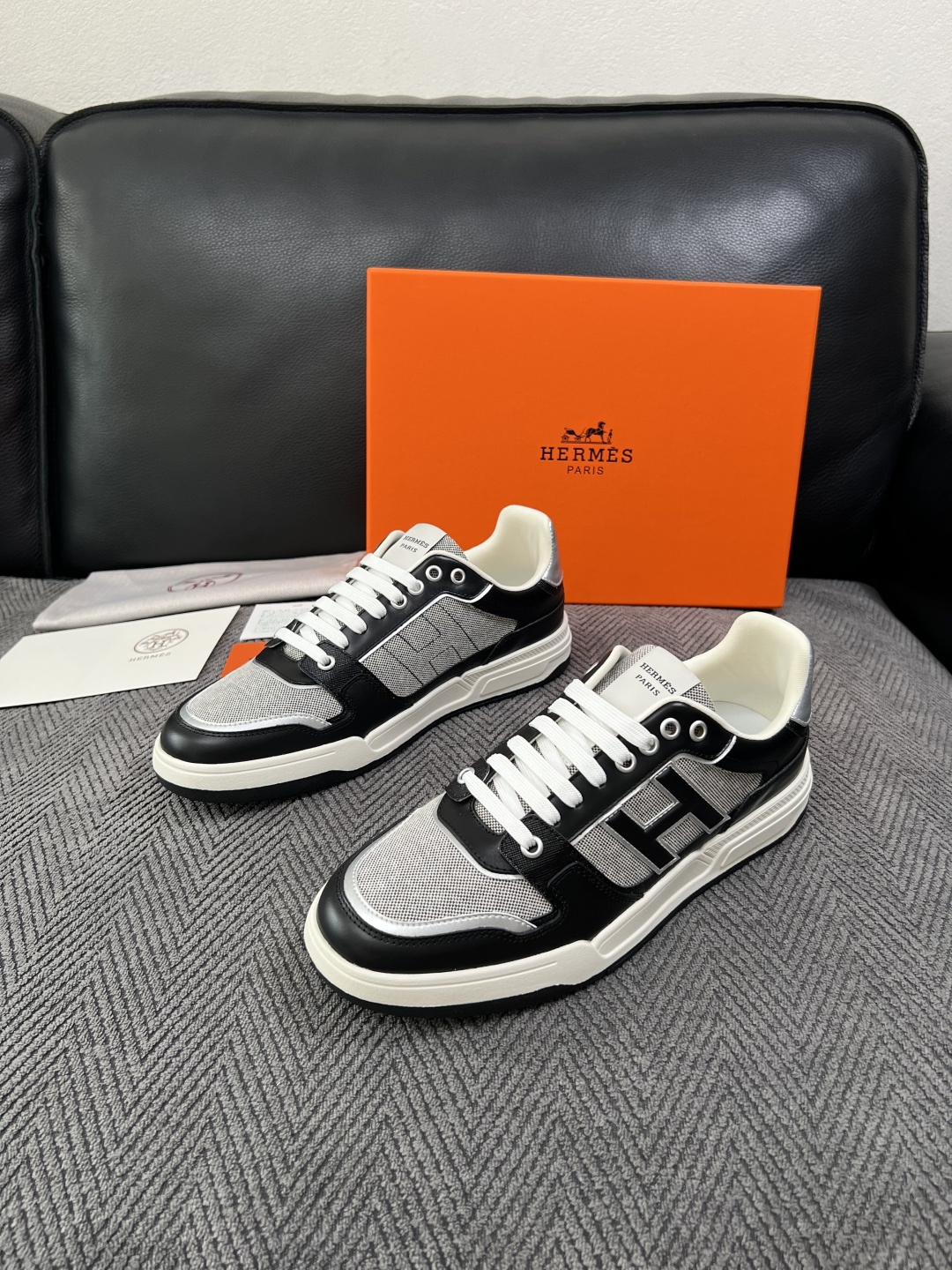 Hermes  高品质  顶级工艺品  爱马仕 专柜同步发售原厂配置，意大利进口原版牛皮面料，高品质拼接工艺，全进口水染