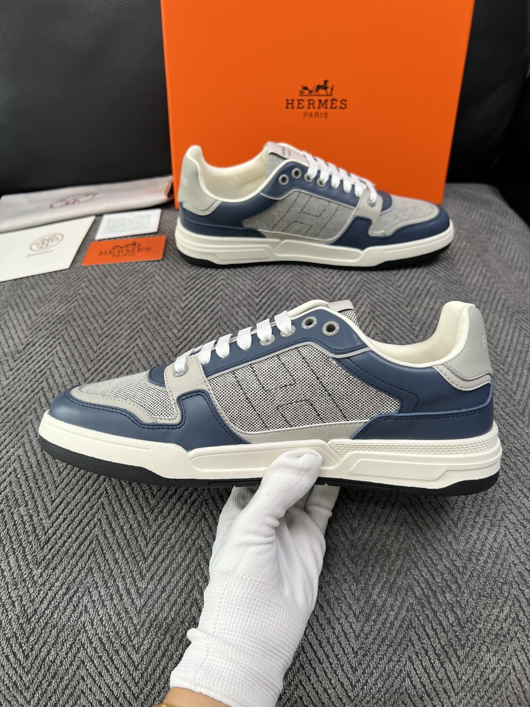 Hermes  高品质  顶级工艺品  爱马仕 专柜同步发售原厂配置，意大利进口原版牛皮面料，高品质拼接工艺，全进口水染