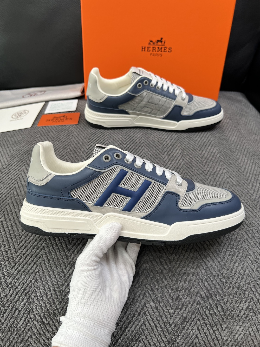 Hermes  高品质  顶级工艺品  爱马仕 专柜同步发售原厂配置，意大利进口原版牛皮面料，高品质拼接工艺，全进口水染