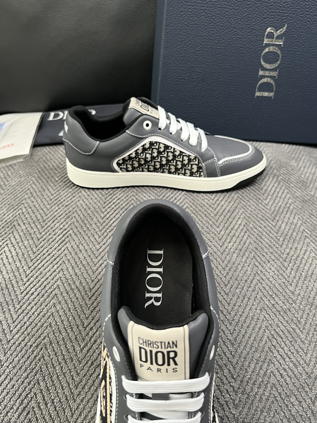Dior  高品质  顶级工艺品 迪奥  专柜同步 原厂配置，意大利进口原版牛皮面料，透气舒适进口水染牛里垫，鞋底：原厂