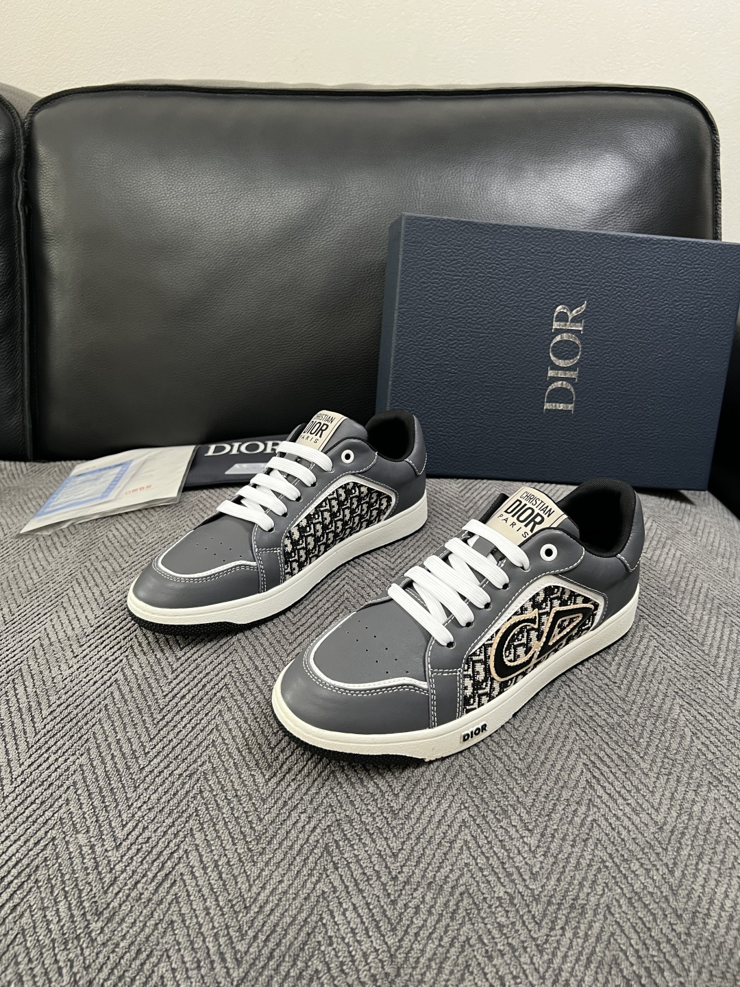 Dior  高品质  顶级工艺品 迪奥  专柜同步 原厂配置，意大利进口原版牛皮面料，透气舒适进口水染牛里垫，鞋底：原厂