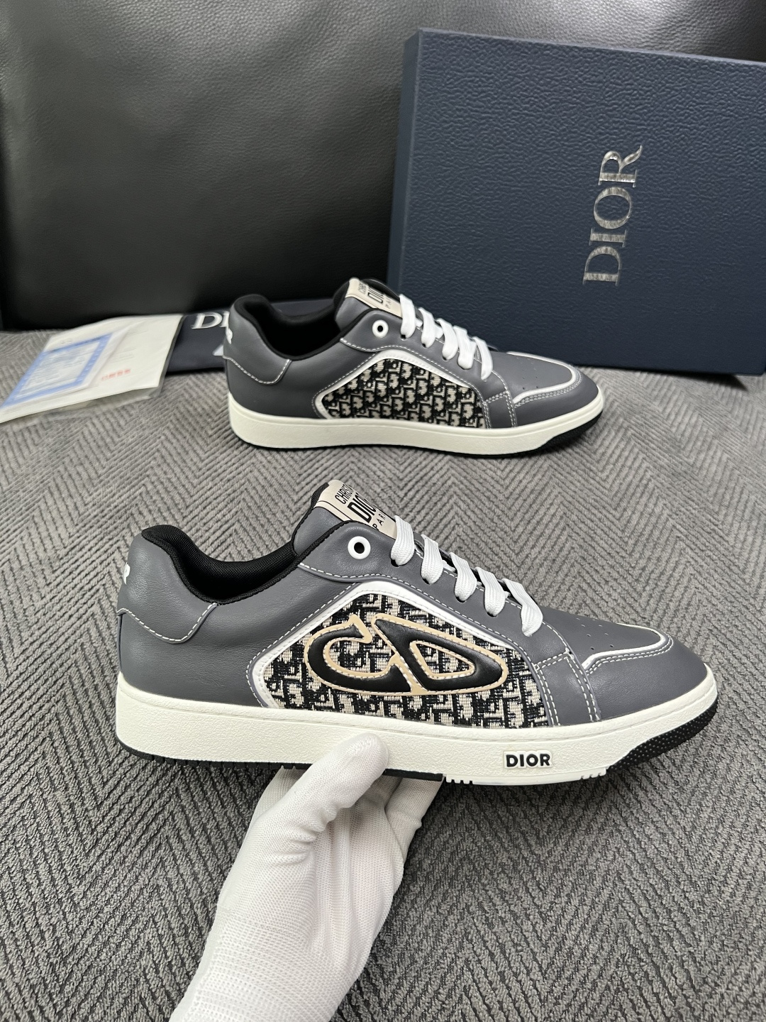 Dior  高品质  顶级工艺品 迪奥  专柜同步 原厂配置，意大利进口原版牛皮面料，透气舒适进口水染牛里垫，鞋底：原厂