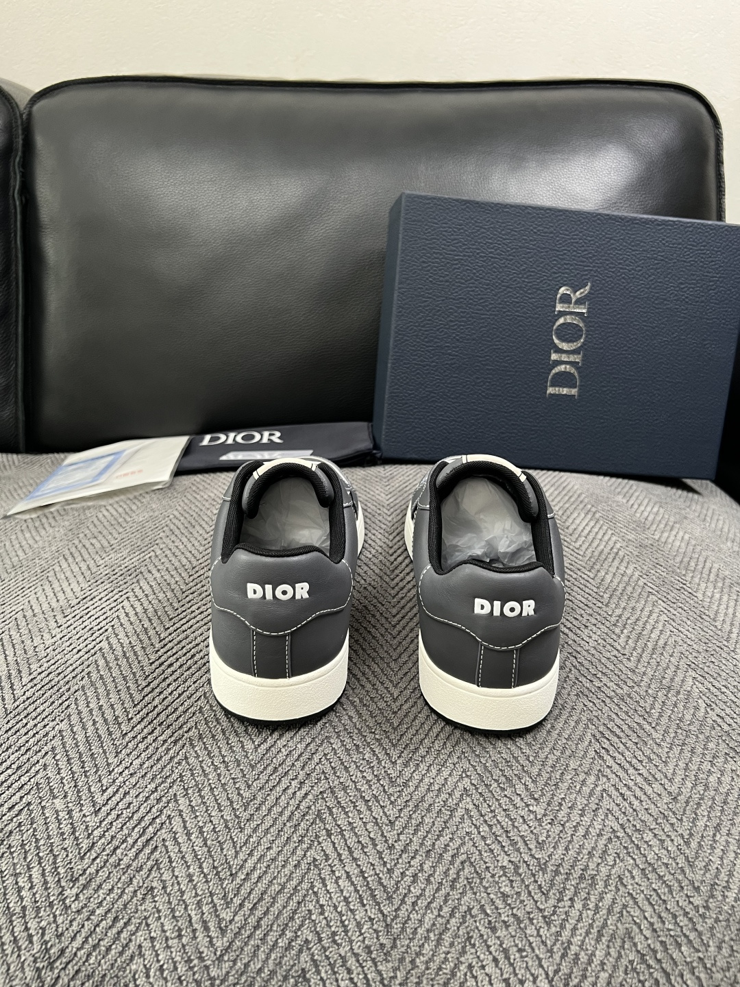 Dior  高品质  顶级工艺品 迪奥  专柜同步 原厂配置，意大利进口原版牛皮面料，透气舒适进口水染牛里垫，鞋底：原厂
