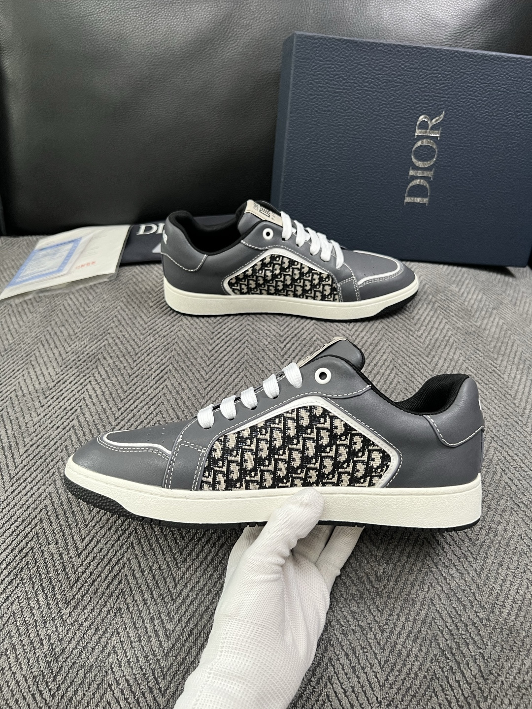 Dior  高品质  顶级工艺品 迪奥  专柜同步 原厂配置，意大利进口原版牛皮面料，透气舒适进口水染牛里垫，鞋底：原厂