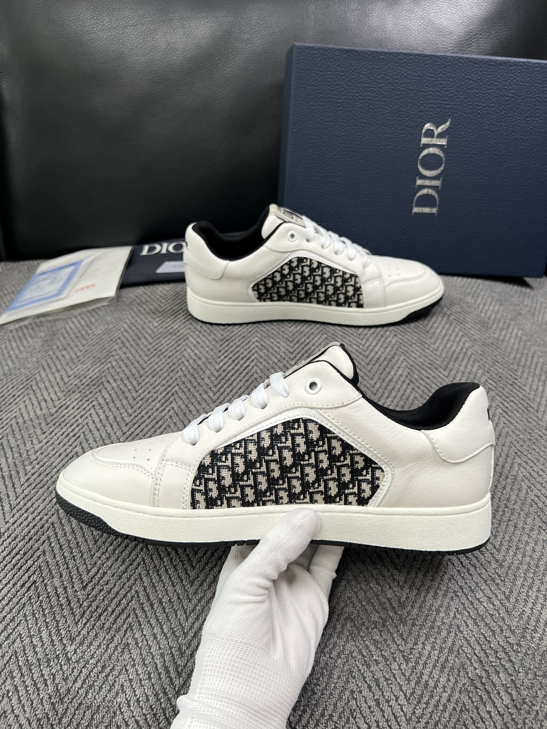 Dior  高品质  顶级工艺品 迪奥  专柜同步 原厂配置，意大利进口原版牛皮面料，透气舒适进口水染牛里垫，鞋底：原厂