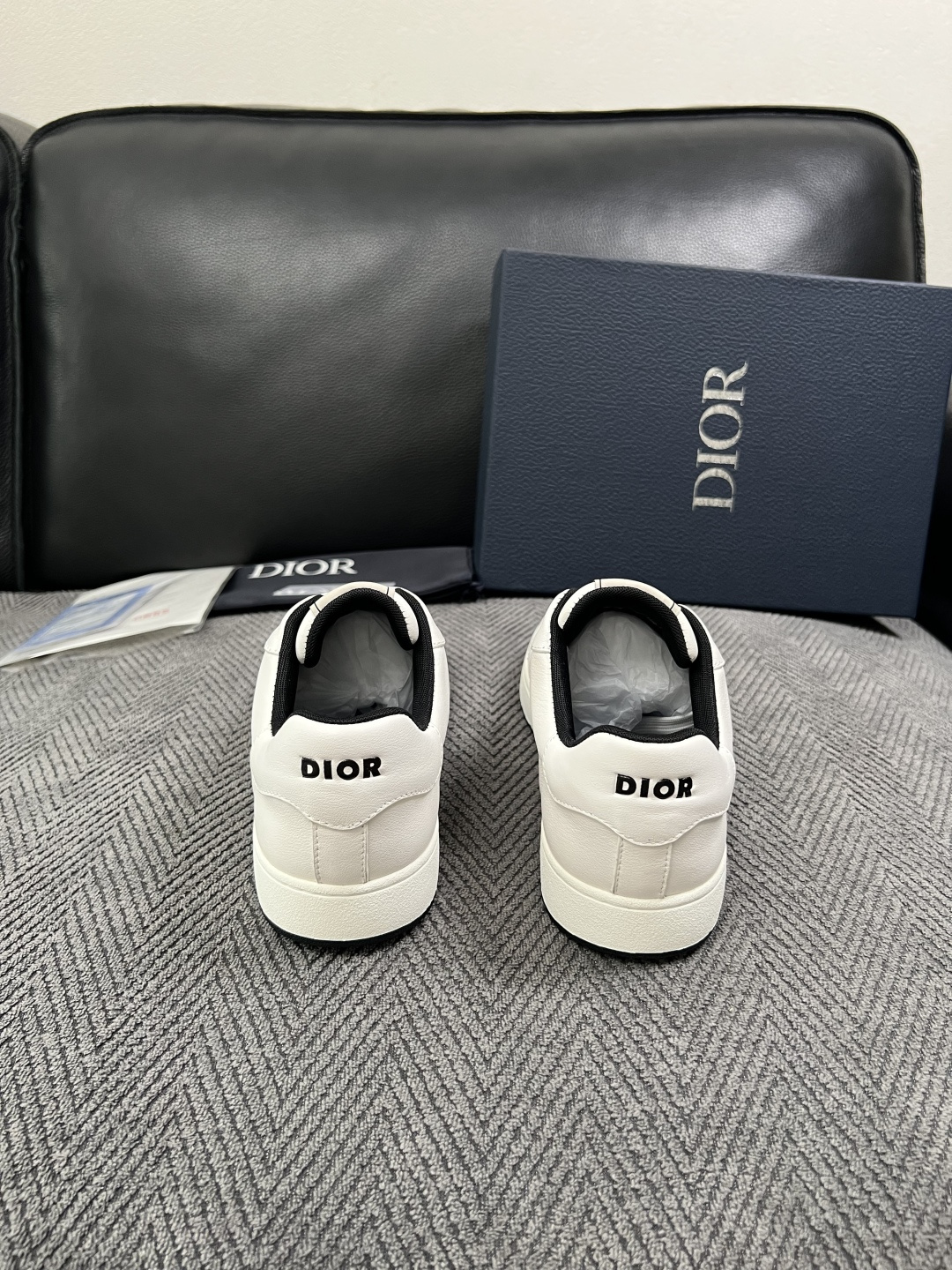 Dior  高品质  顶级工艺品 迪奥  专柜同步 原厂配置，意大利进口原版牛皮面料，透气舒适进口水染牛里垫，鞋底：原厂