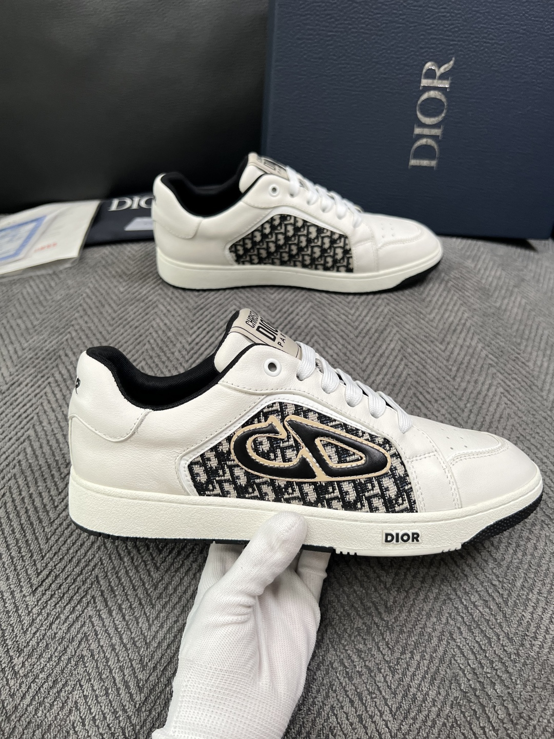 Dior  高品质  顶级工艺品 迪奥  专柜同步 原厂配置，意大利进口原版牛皮面料，透气舒适进口水染牛里垫，鞋底：原厂