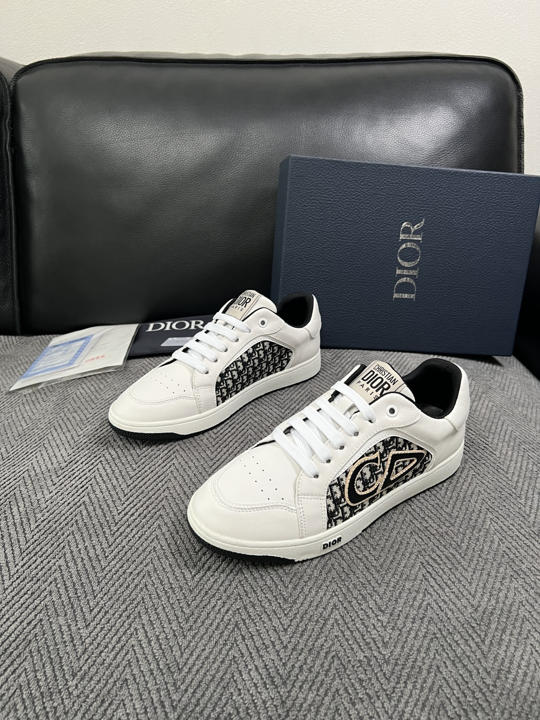 Dior  高品质  顶级工艺品 迪奥  专柜同步 原厂配置，意大利进口原版牛皮面料，透气舒适进口水染牛里垫，鞋底：原厂