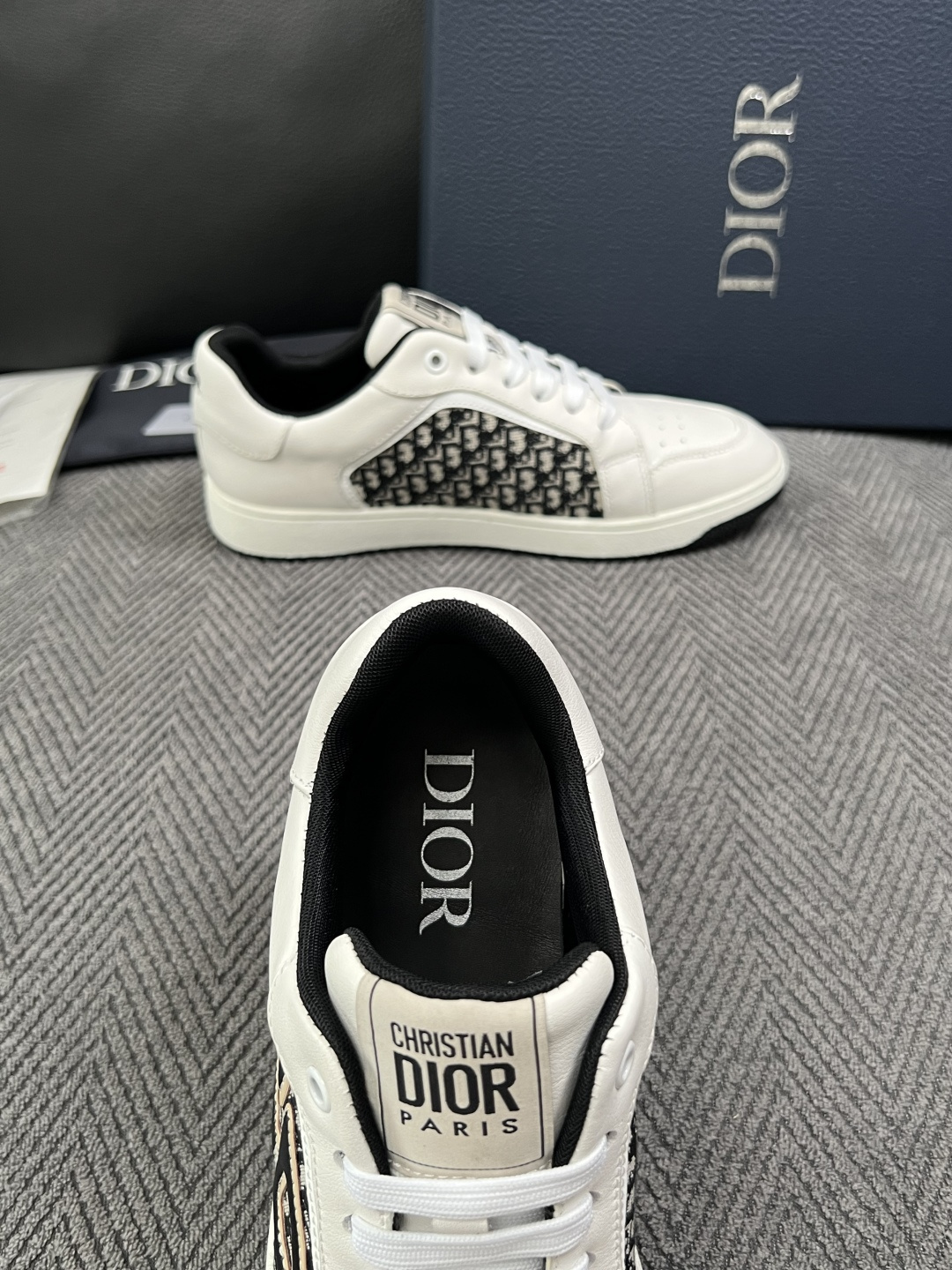 Dior  高品质  顶级工艺品 迪奥  专柜同步 原厂配置，意大利进口原版牛皮面料，透气舒适进口水染牛里垫，鞋底：原厂