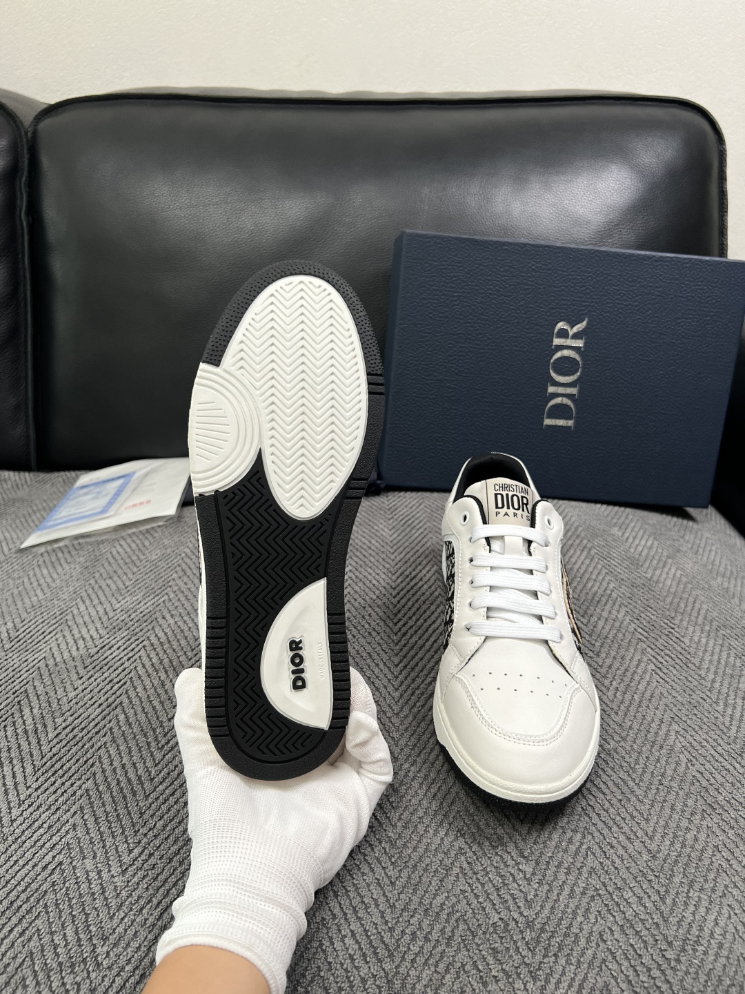 Dior  高品质  顶级工艺品 迪奥  专柜同步 原厂配置，意大利进口原版牛皮面料，透气舒适进口水染牛里垫，鞋底：原厂