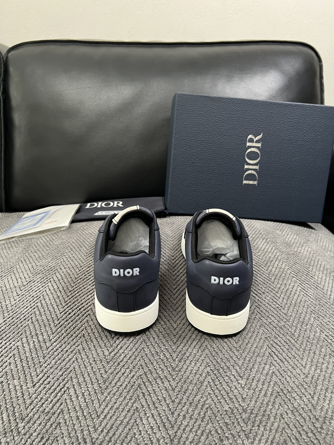 Dior  高品质  顶级工艺品 迪奥  专柜同步 原厂配置，意大利进口原版牛皮面料，透气舒适进口水染牛里垫，鞋底：原厂