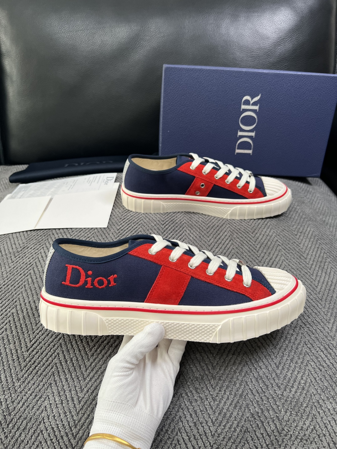 Dior 顶级工艺品 迪奥  专柜同步 原厂配置，意大利进口原版牛皮面料，透气舒适进口水染牛里垫，鞋底：原厂特供原版底超