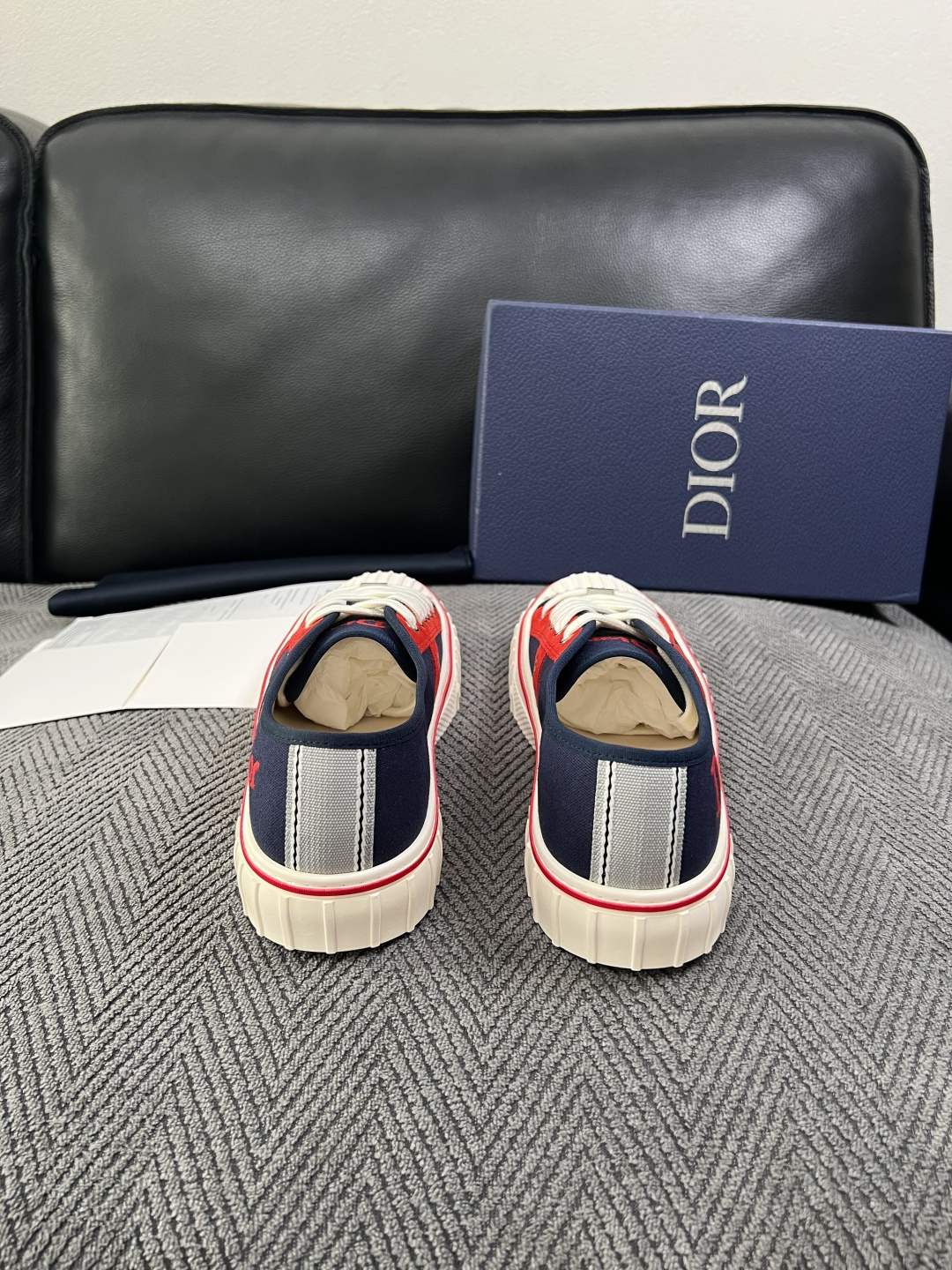Dior 顶级工艺品 迪奥  专柜同步 原厂配置，意大利进口原版牛皮面料，透气舒适进口水染牛里垫，鞋底：原厂特供原版底超