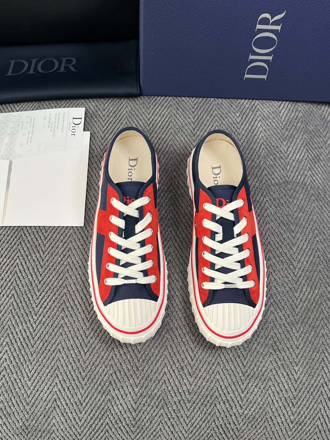 Dior 顶级工艺品 迪奥  专柜同步 原厂配置，意大利进口原版牛皮面料，透气舒适进口水染牛里垫，鞋底：原厂特供原版底超