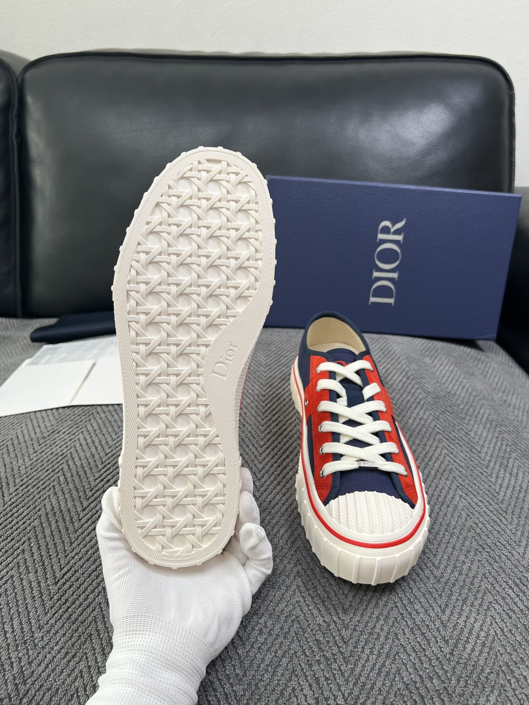 Dior 顶级工艺品 迪奥  专柜同步 原厂配置，意大利进口原版牛皮面料，透气舒适进口水染牛里垫，鞋底：原厂特供原版底超