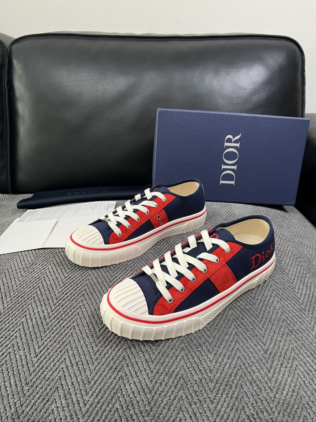 Dior 顶级工艺品 迪奥  专柜同步 原厂配置，意大利进口原版牛皮面料，透气舒适进口水染牛里垫，鞋底：原厂特供原版底超