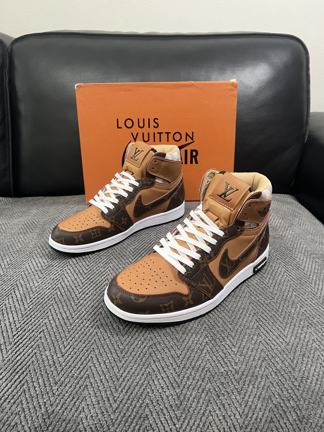 Lv联名nike  高品质  顶级工艺品  路易威登联名，靴子专柜同步，鞋面意大利进口，高品质拼接缤纷色彩复杂工艺品，进