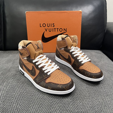 Lv联名nike 高品质 顶级工艺品 路易威登联名,靴子专柜同步,鞋面意大利进口,高品质拼接缤纷色彩复杂工艺品,进 Lv联名nike 高品质 顶级工艺品 路易威登联名,靴子专柜同步,鞋面意大利进口,高品质拼接缤纷色彩复杂工艺品,进