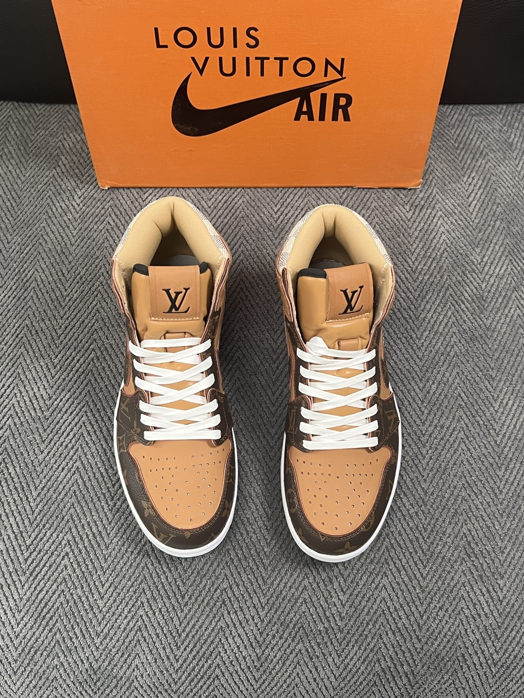 Lv联名nike  高品质  顶级工艺品  路易威登联名，靴子专柜同步，鞋面意大利进口，高品质拼接缤纷色彩复杂工艺品，进