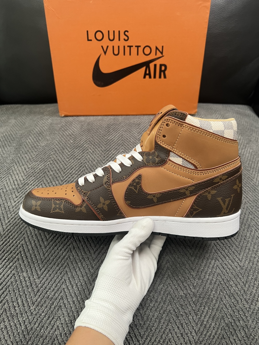 Lv联名nike  高品质  顶级工艺品  路易威登联名，靴子专柜同步，鞋面意大利进口，高品质拼接缤纷色彩复杂工艺品，进
