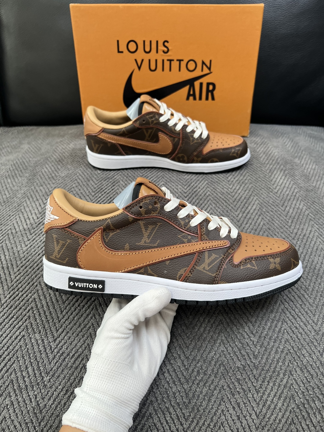 Lv联名nike  高品质  顶级工艺品  路易威登联名，专柜同步，鞋面意大利进口，高品质拼接缤纷色彩复杂工艺品，进口水