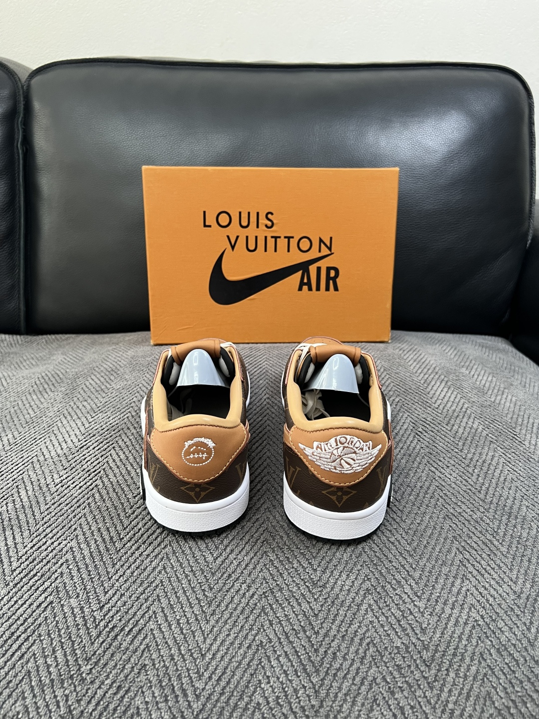 Lv联名nike  高品质  顶级工艺品  路易威登联名，专柜同步，鞋面意大利进口，高品质拼接缤纷色彩复杂工艺品，进口水