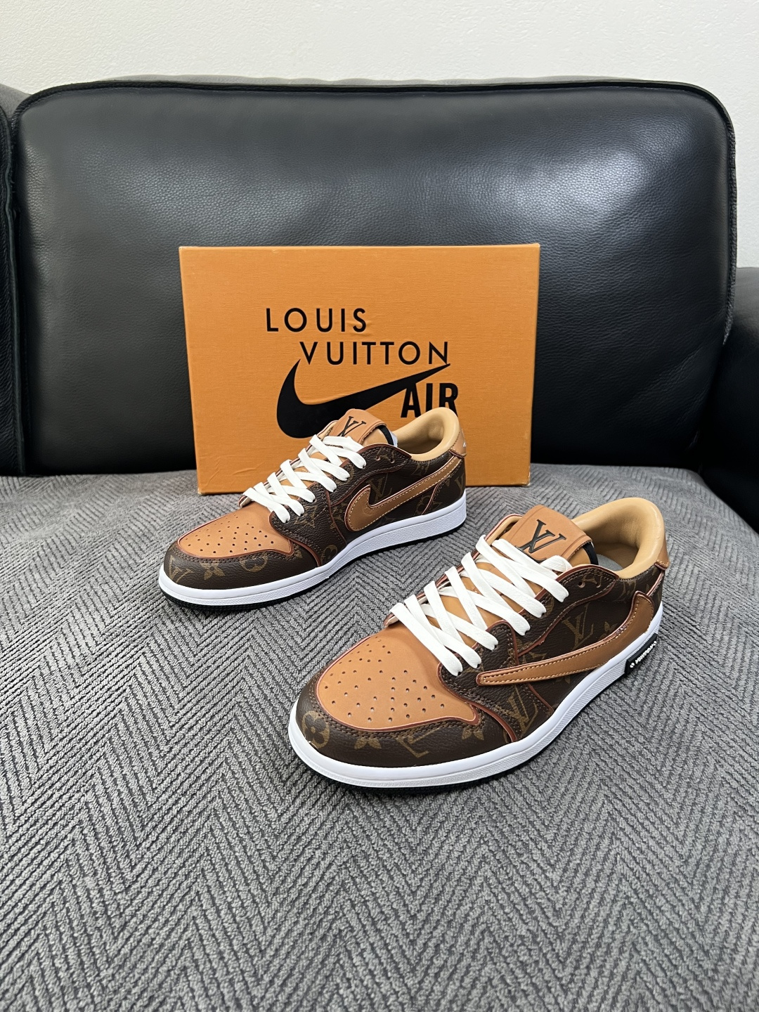 Lv联名nike  高品质  顶级工艺品  路易威登联名，专柜同步，鞋面意大利进口，高品质拼接缤纷色彩复杂工艺品，进口水