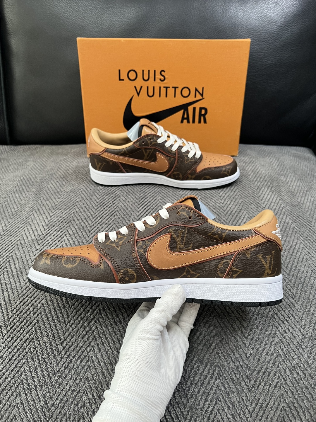 Lv联名nike  高品质  顶级工艺品  路易威登联名，专柜同步，鞋面意大利进口，高品质拼接缤纷色彩复杂工艺品，进口水