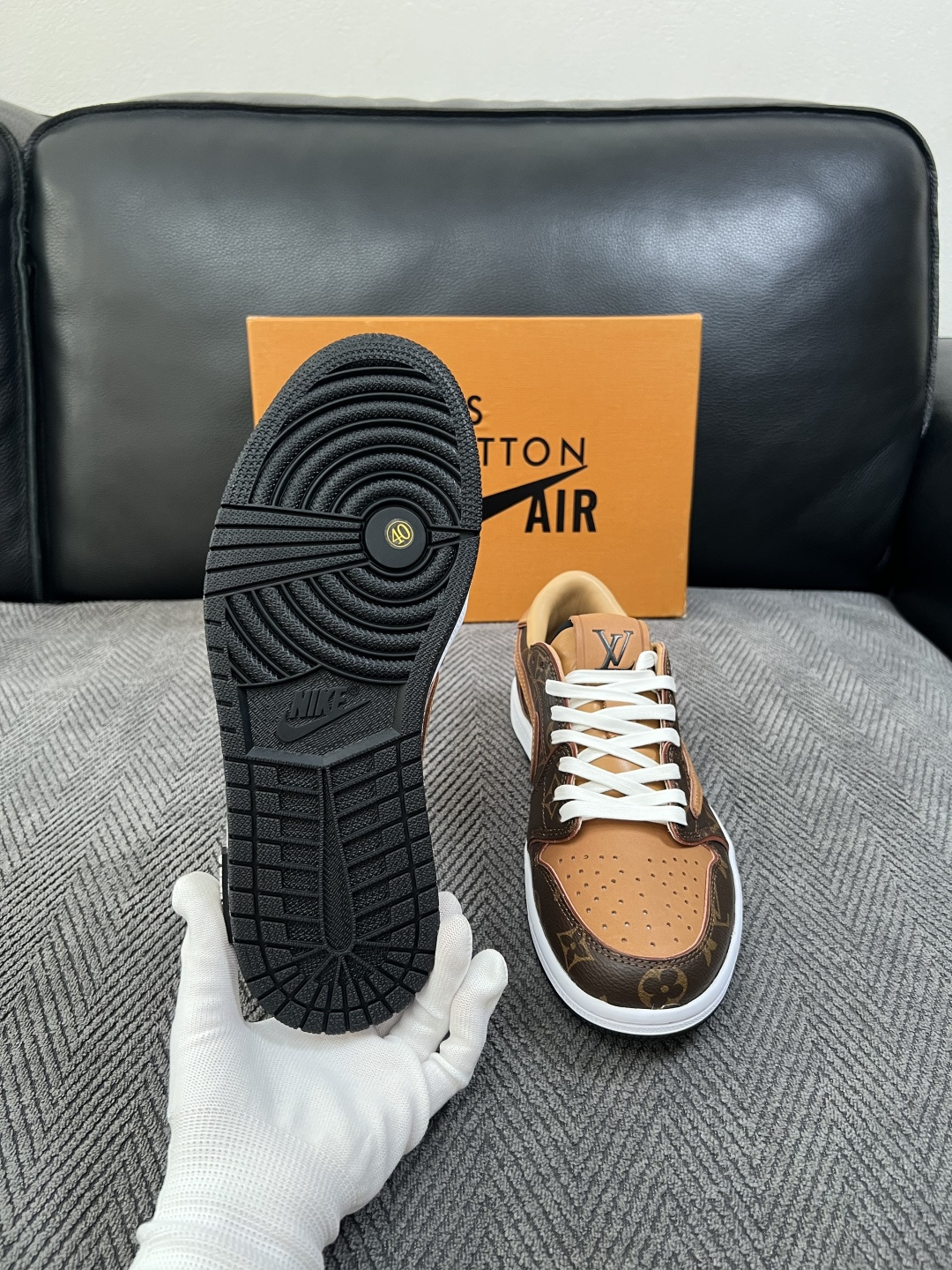 Lv联名nike  高品质  顶级工艺品  路易威登联名，专柜同步，鞋面意大利进口，高品质拼接缤纷色彩复杂工艺品，进口水