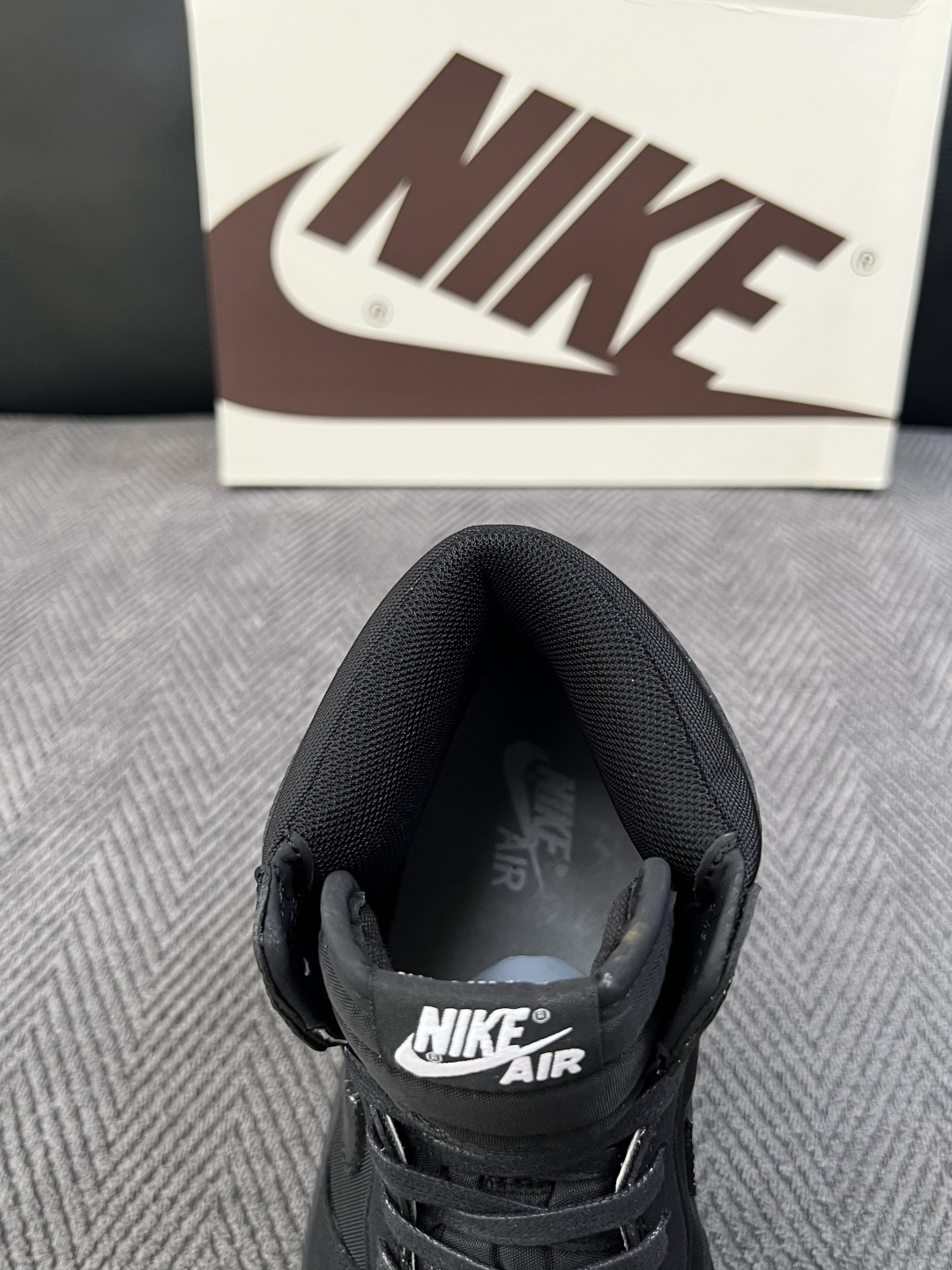Lv联名nike  高品质  顶级工艺品  路易威登联名，专柜同步，鞋面意大利进口，高品质拼接缤纷色彩复杂工艺品，进口水