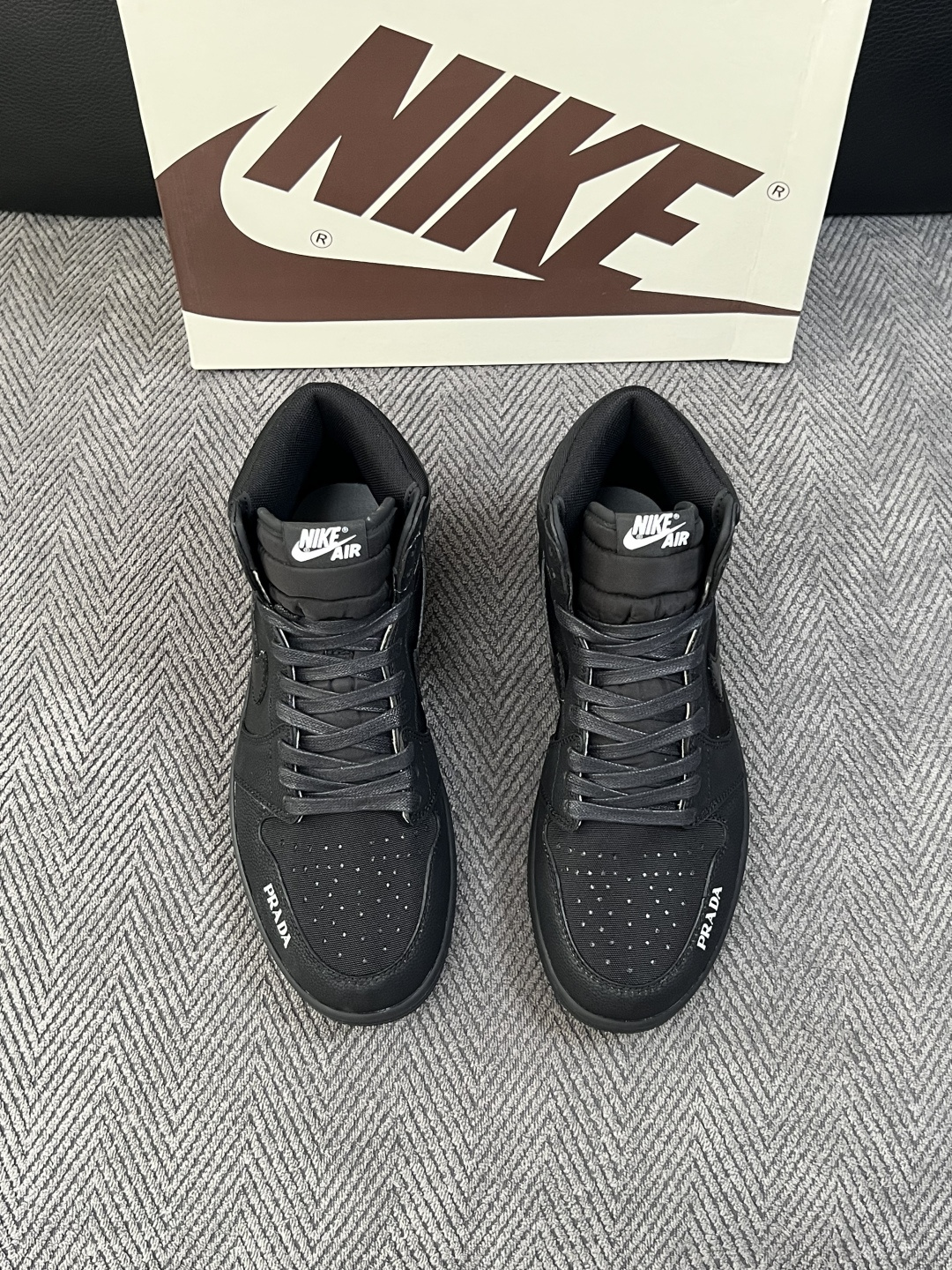 Lv联名nike  高品质  顶级工艺品  路易威登联名，专柜同步，鞋面意大利进口，高品质拼接缤纷色彩复杂工艺品，进口水