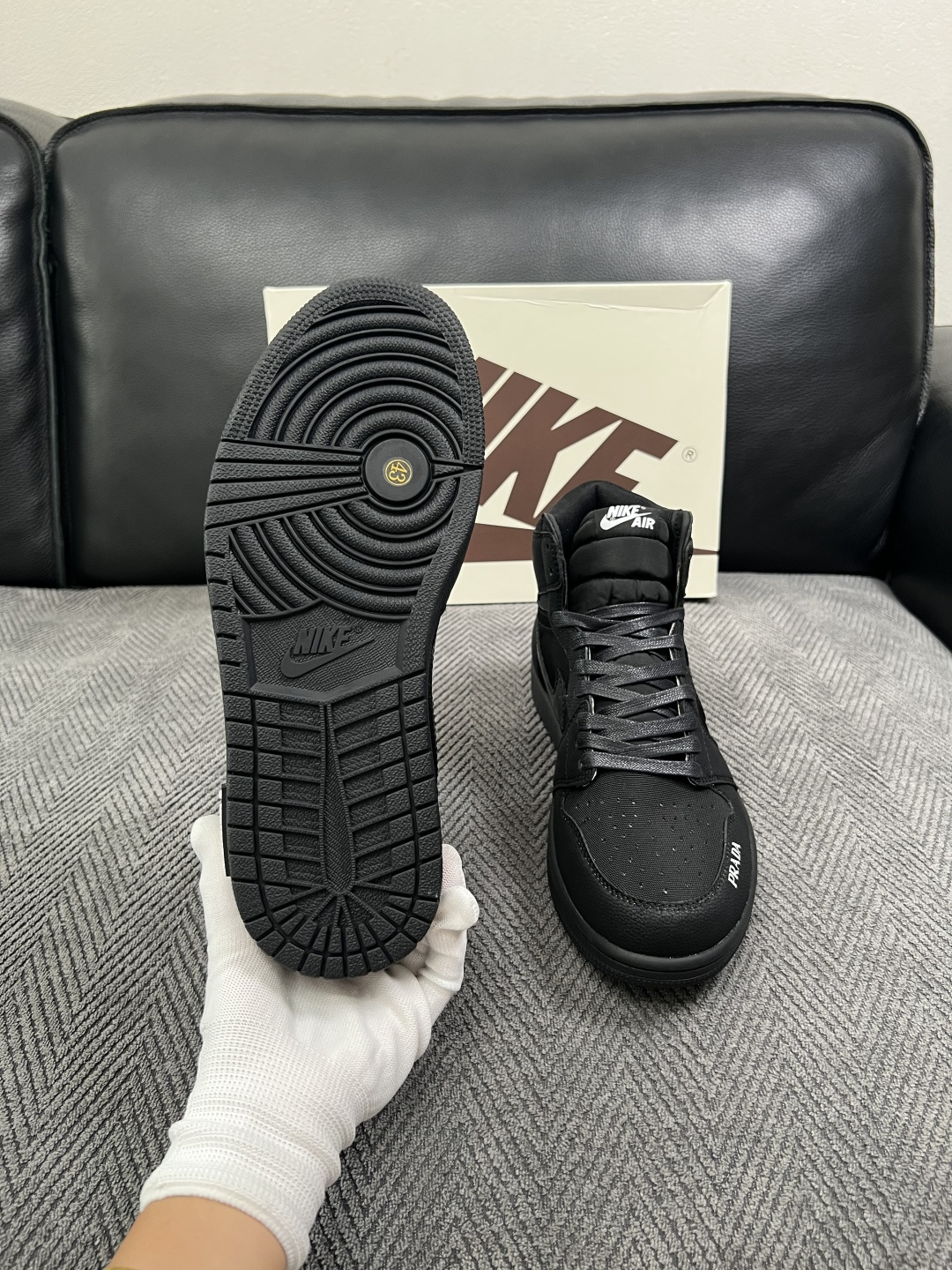 Lv联名nike  高品质  顶级工艺品  路易威登联名，专柜同步，鞋面意大利进口，高品质拼接缤纷色彩复杂工艺品，进口水