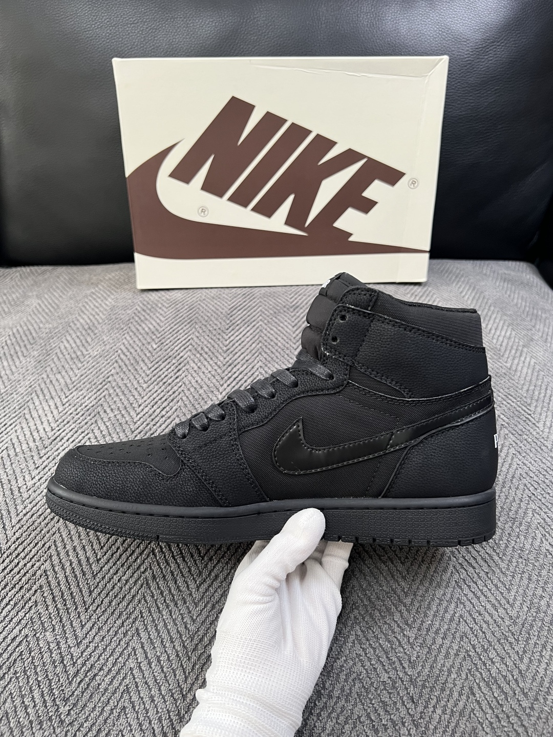 Lv联名nike  高品质  顶级工艺品  路易威登联名，专柜同步，鞋面意大利进口，高品质拼接缤纷色彩复杂工艺品，进口水