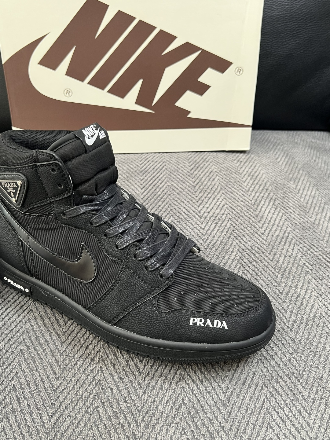Lv联名nike  高品质  顶级工艺品  路易威登联名，专柜同步，鞋面意大利进口，高品质拼接缤纷色彩复杂工艺品，进口水