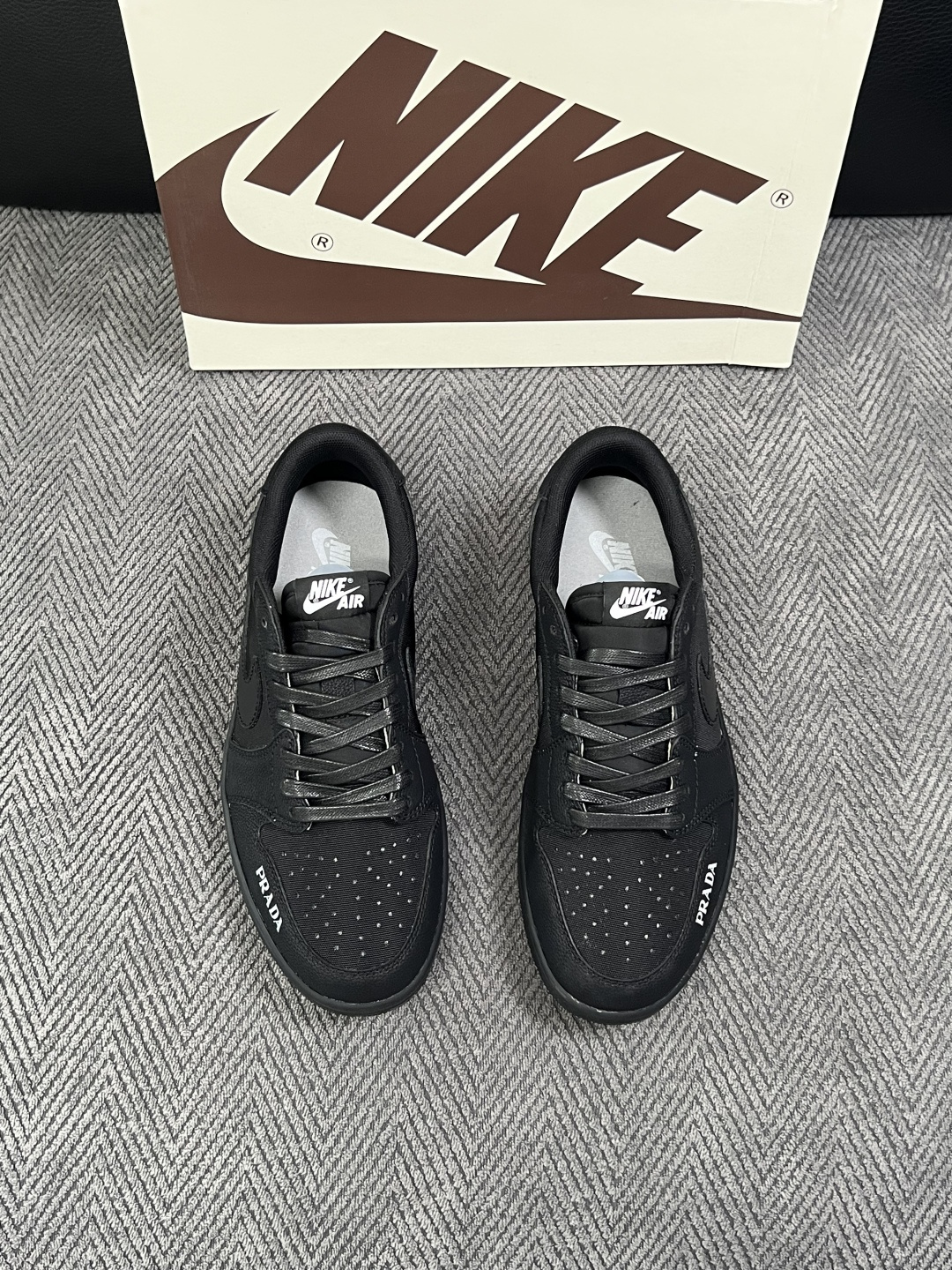 Lv联名nike  高品质  顶级工艺品  路易威登联名，专柜同步，鞋面意大利进口，高品质拼接缤纷色彩复杂工艺品，进口水