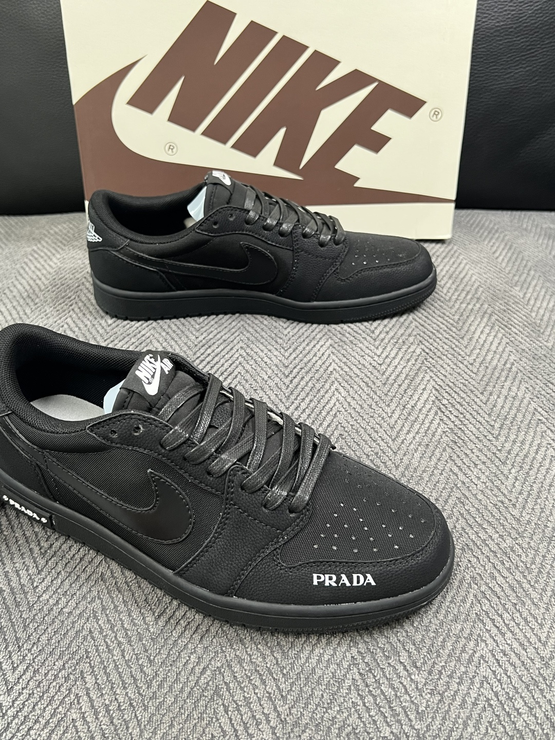 Lv联名nike  高品质  顶级工艺品  路易威登联名，专柜同步，鞋面意大利进口，高品质拼接缤纷色彩复杂工艺品，进口水