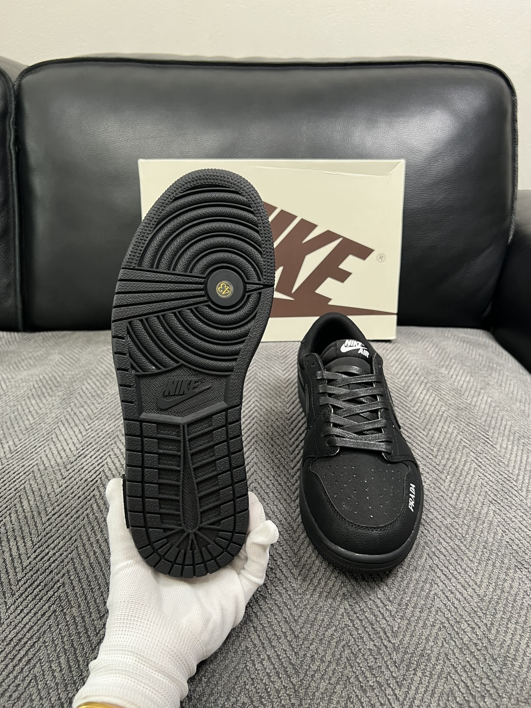 Lv联名nike  高品质  顶级工艺品  路易威登联名，专柜同步，鞋面意大利进口，高品质拼接缤纷色彩复杂工艺品，进口水