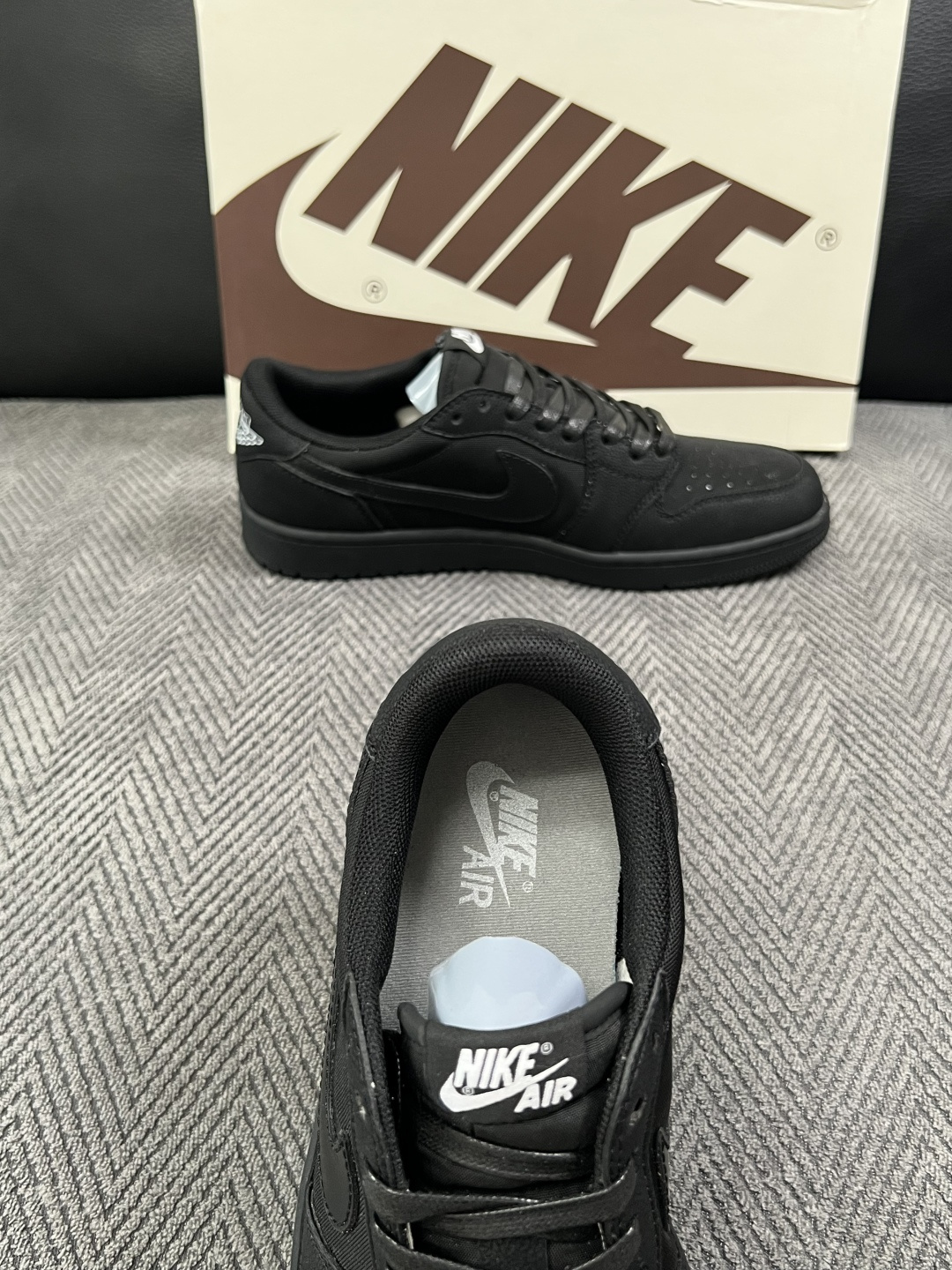 Lv联名nike  高品质  顶级工艺品  路易威登联名，专柜同步，鞋面意大利进口，高品质拼接缤纷色彩复杂工艺品，进口水