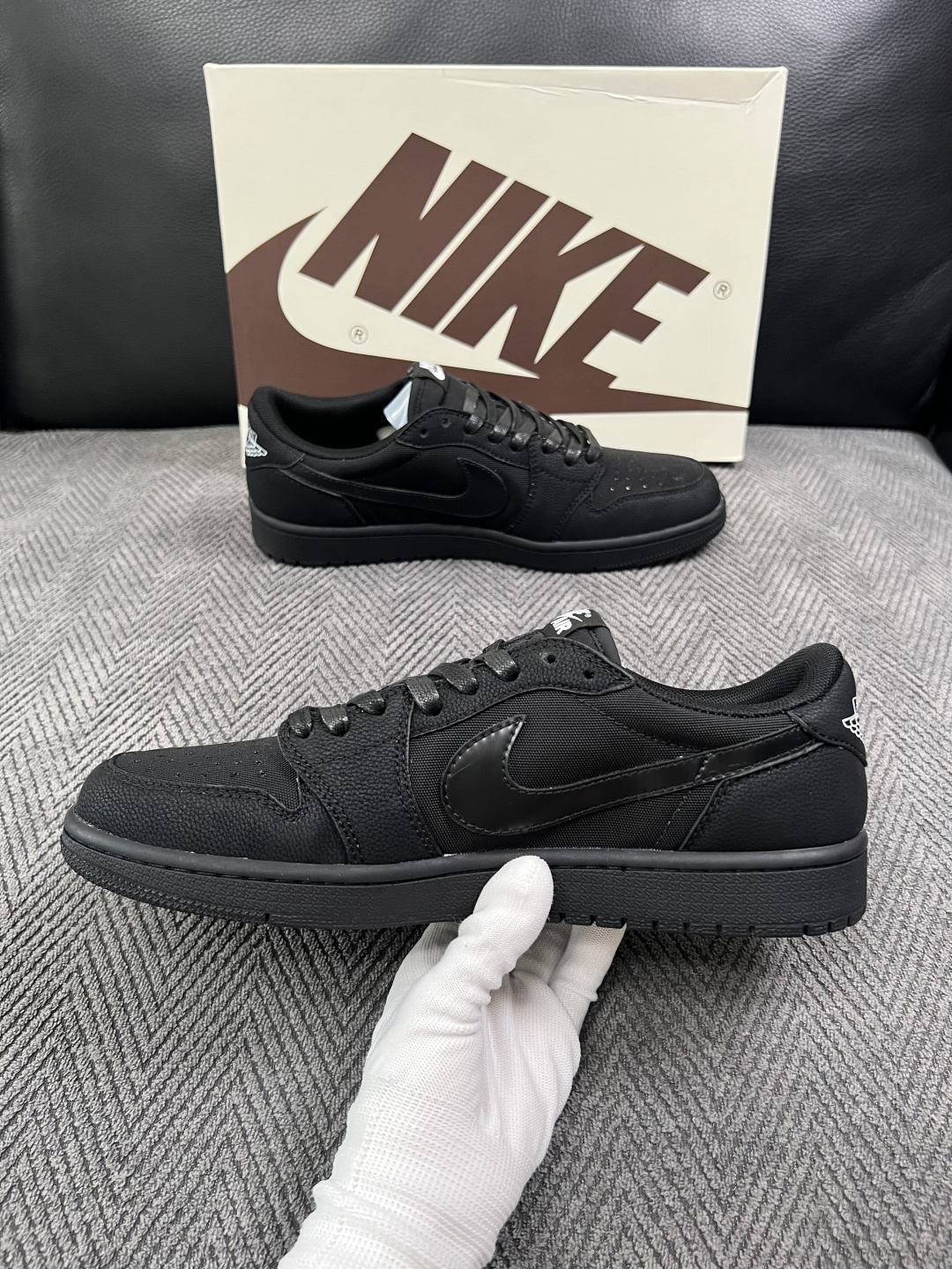 Lv联名nike  高品质  顶级工艺品  路易威登联名，专柜同步，鞋面意大利进口，高品质拼接缤纷色彩复杂工艺品，进口水