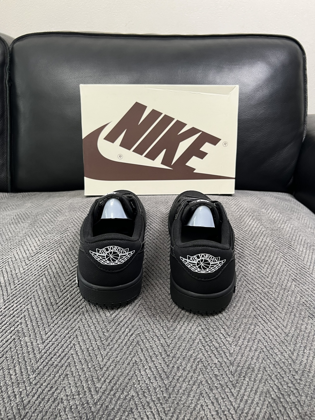 Lv联名nike  高品质  顶级工艺品  路易威登联名，专柜同步，鞋面意大利进口，高品质拼接缤纷色彩复杂工艺品，进口水