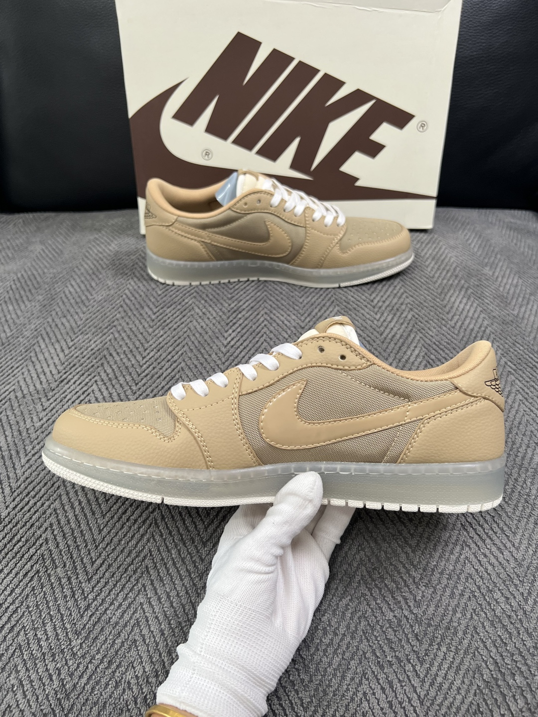 Lv联名nike  高品质  顶级工艺品  路易威登联名，专柜同步，鞋面意大利进口，高品质拼接缤纷色彩复杂工艺品，进口水