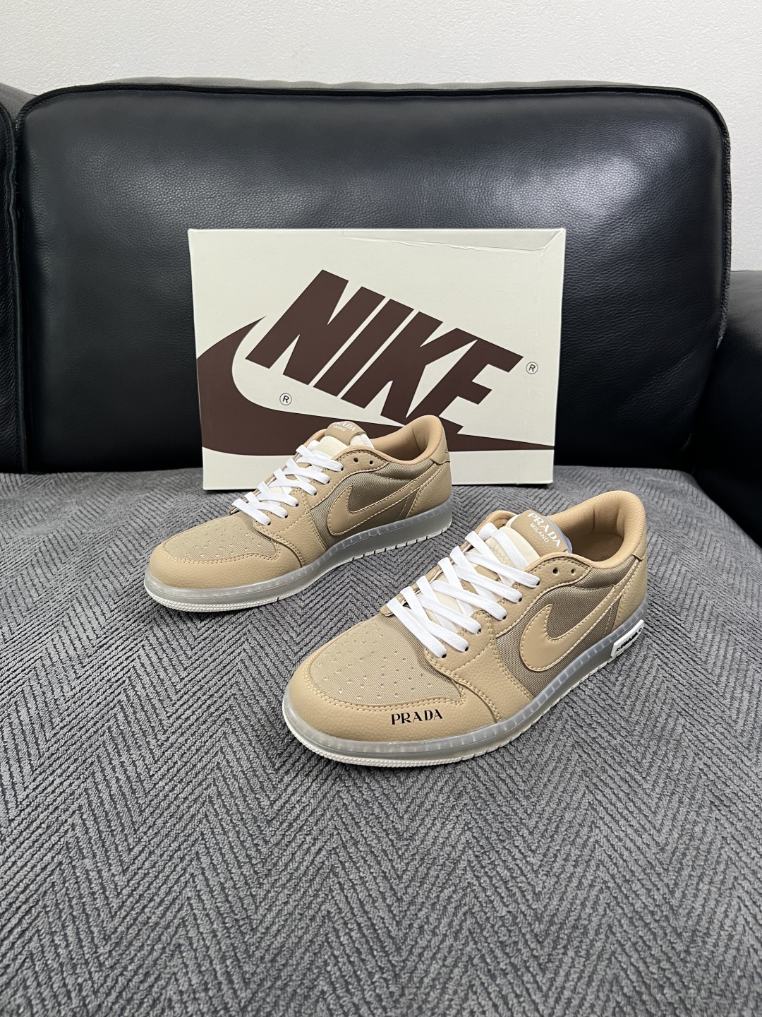 Lv联名nike  高品质  顶级工艺品  路易威登联名，专柜同步，鞋面意大利进口，高品质拼接缤纷色彩复杂工艺品，进口水