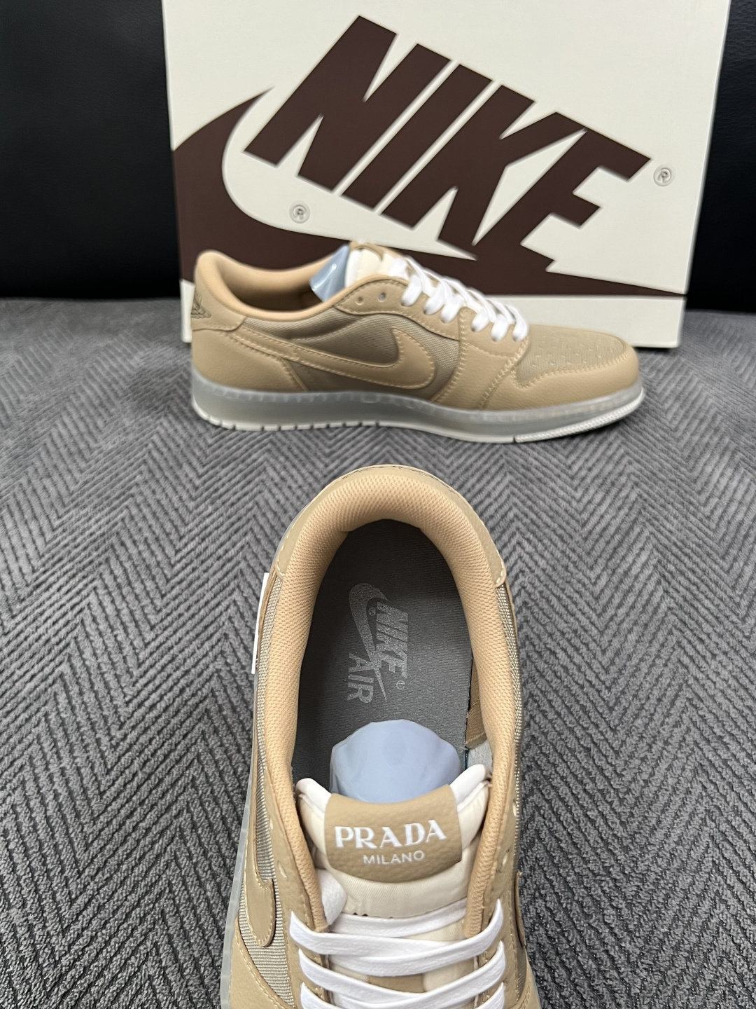 Lv联名nike  高品质  顶级工艺品  路易威登联名，专柜同步，鞋面意大利进口，高品质拼接缤纷色彩复杂工艺品，进口水