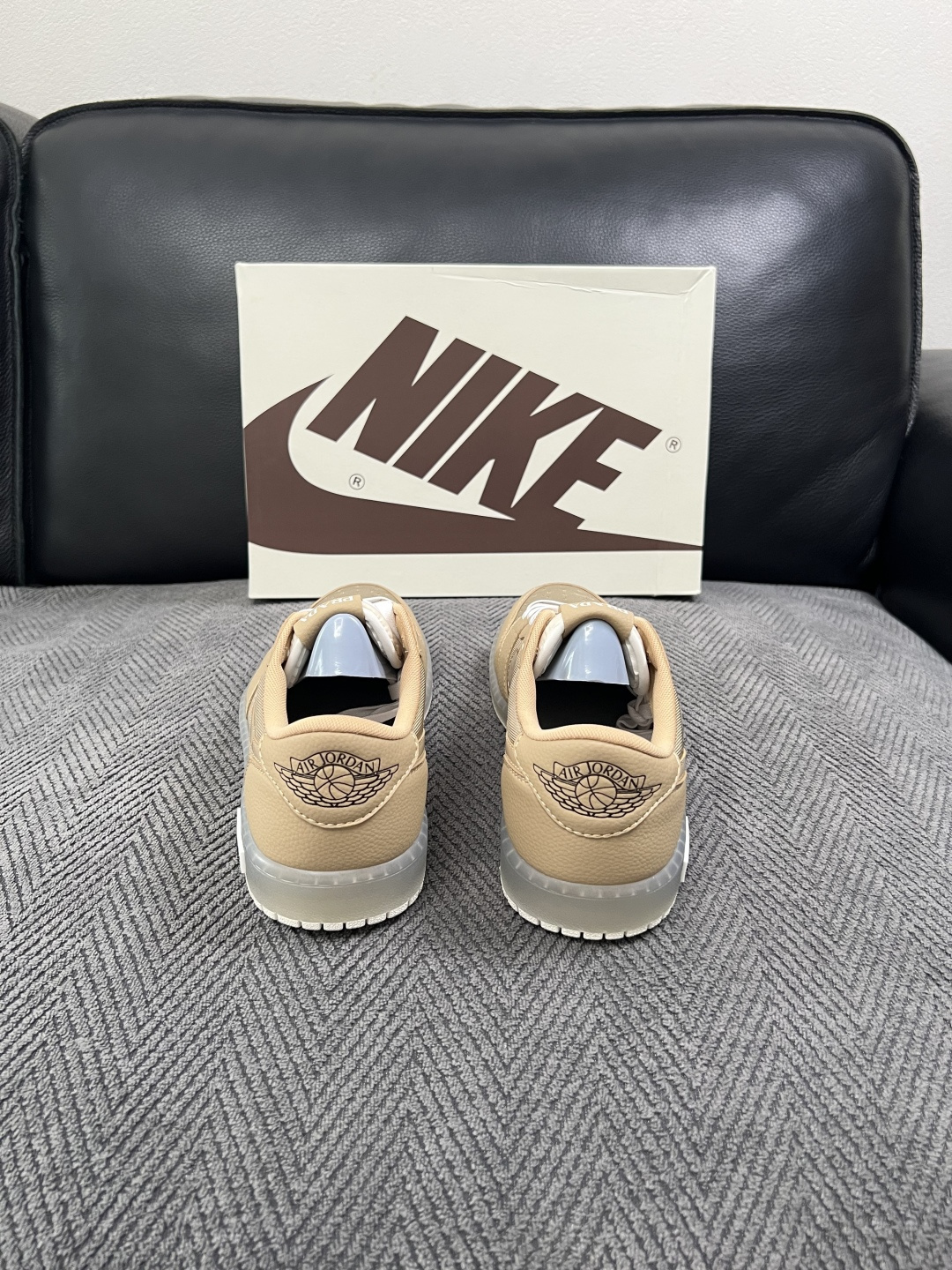 Lv联名nike  高品质  顶级工艺品  路易威登联名，专柜同步，鞋面意大利进口，高品质拼接缤纷色彩复杂工艺品，进口水