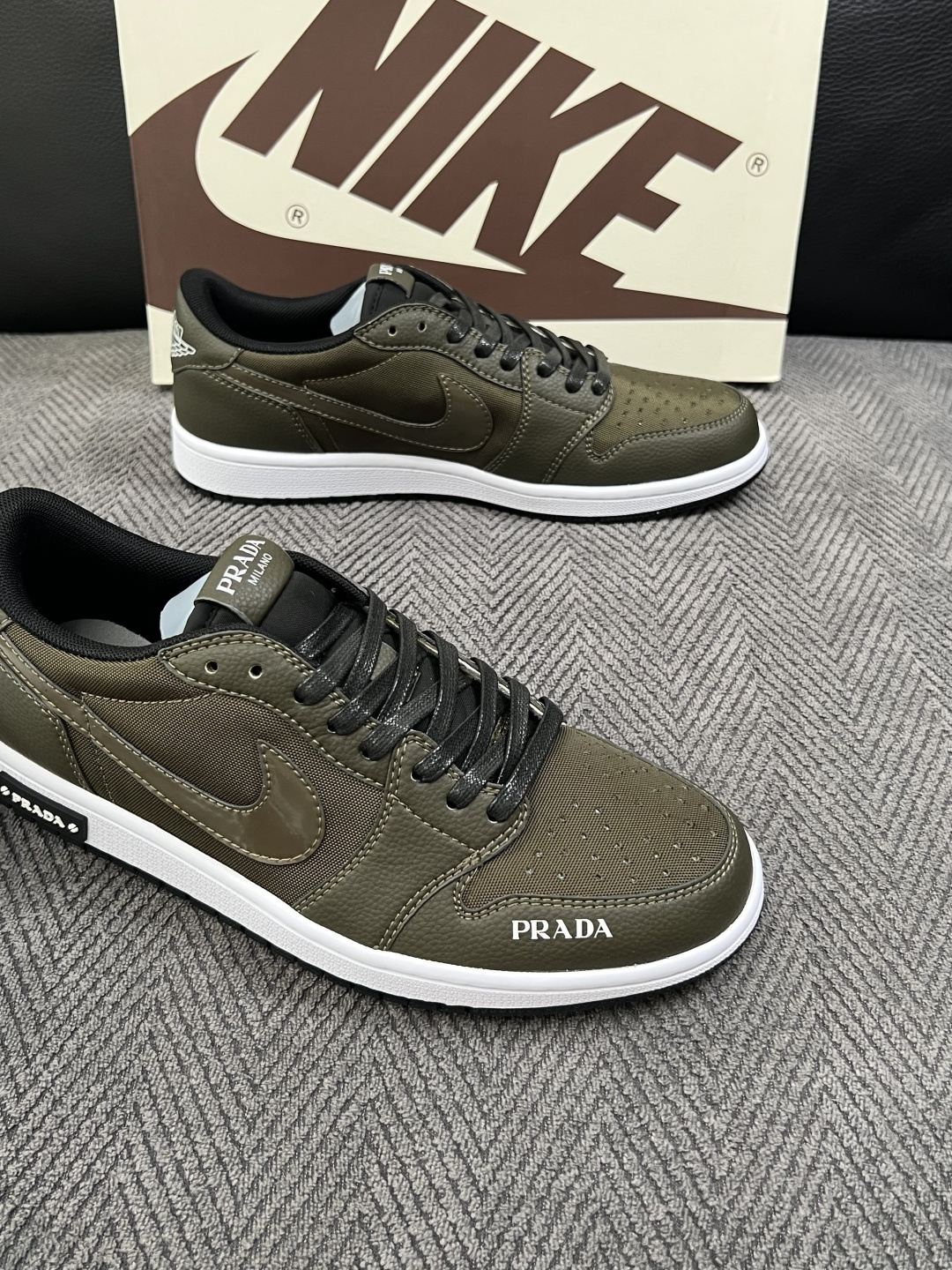 Lv联名nike  高品质  顶级工艺品  路易威登联名，专柜同步，鞋面意大利进口，高品质拼接缤纷色彩复杂工艺品，进口水