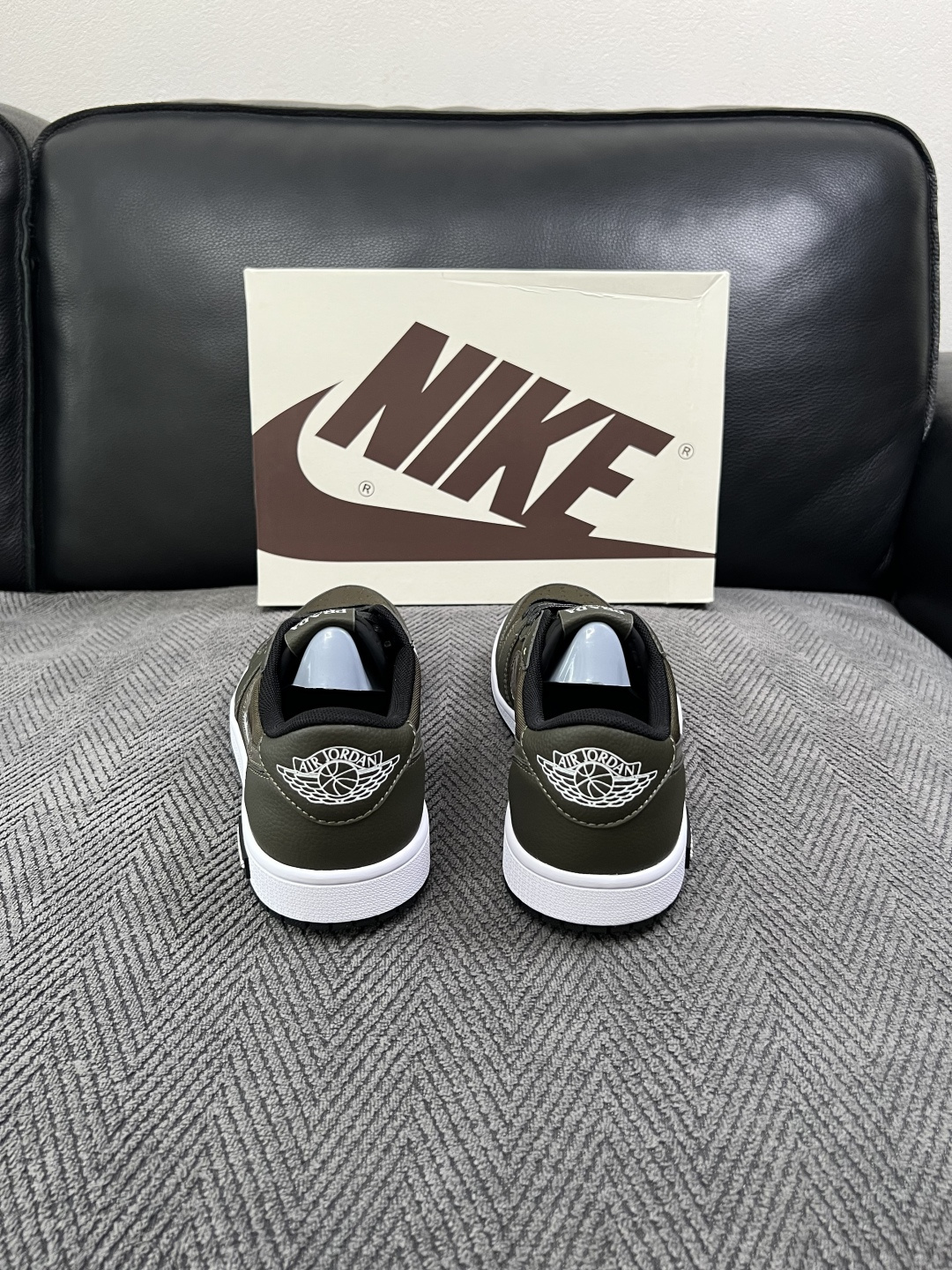 Lv联名nike  高品质  顶级工艺品  路易威登联名，专柜同步，鞋面意大利进口，高品质拼接缤纷色彩复杂工艺品，进口水