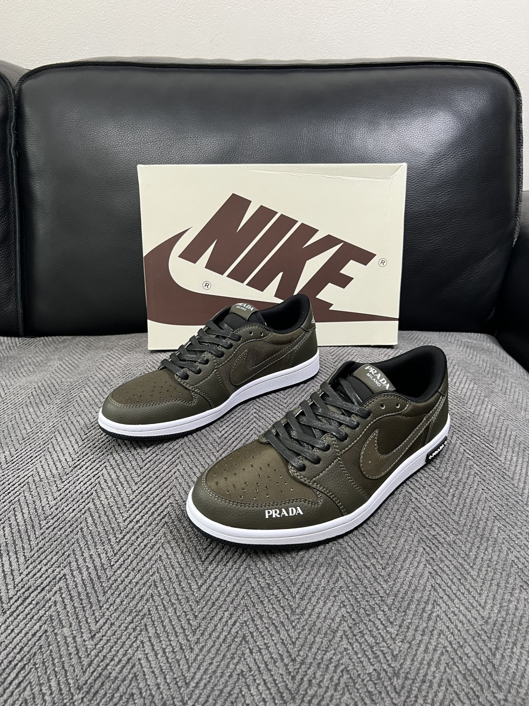Lv联名nike  高品质  顶级工艺品  路易威登联名，专柜同步，鞋面意大利进口，高品质拼接缤纷色彩复杂工艺品，进口水