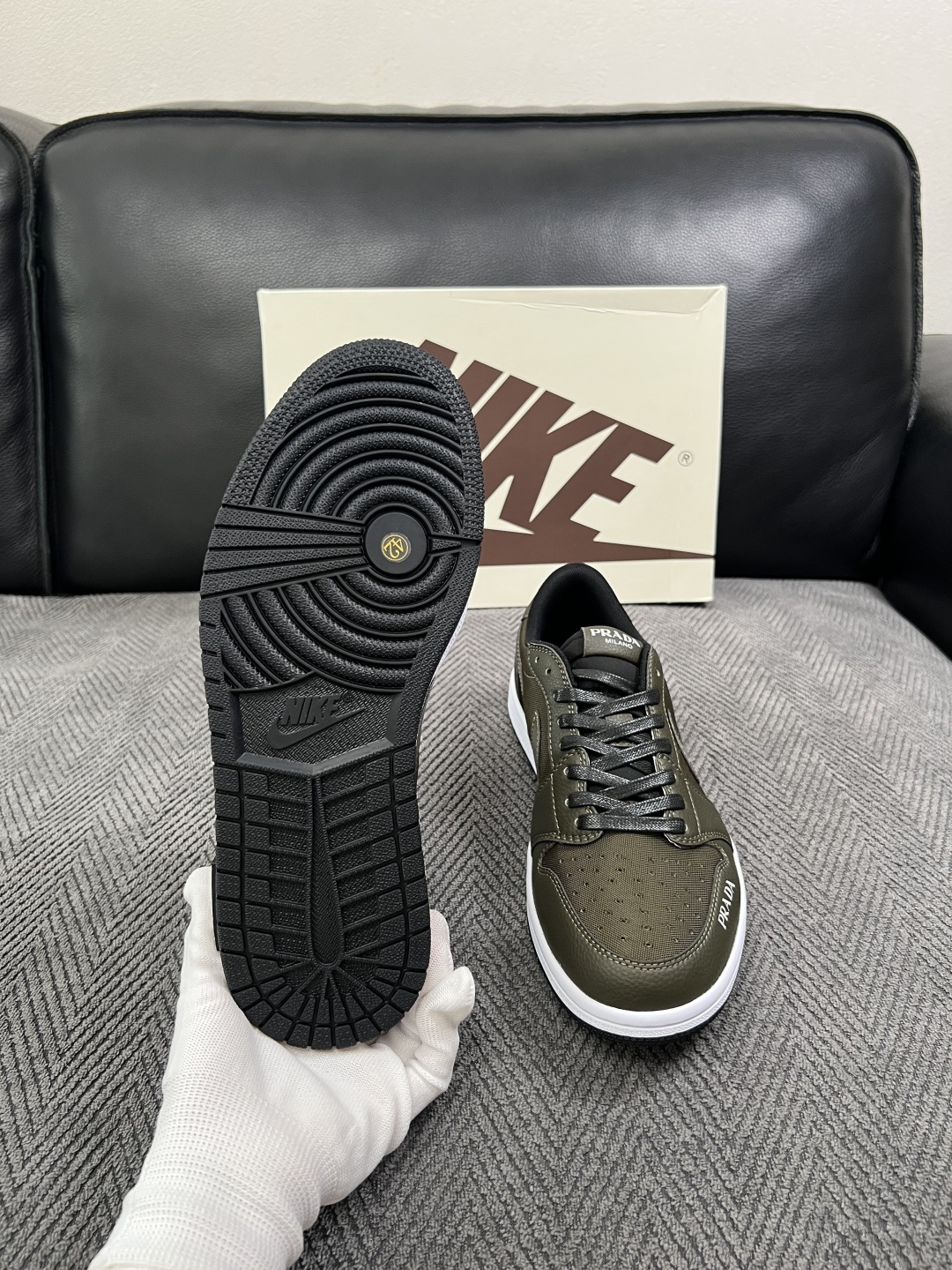 Lv联名nike  高品质  顶级工艺品  路易威登联名，专柜同步，鞋面意大利进口，高品质拼接缤纷色彩复杂工艺品，进口水