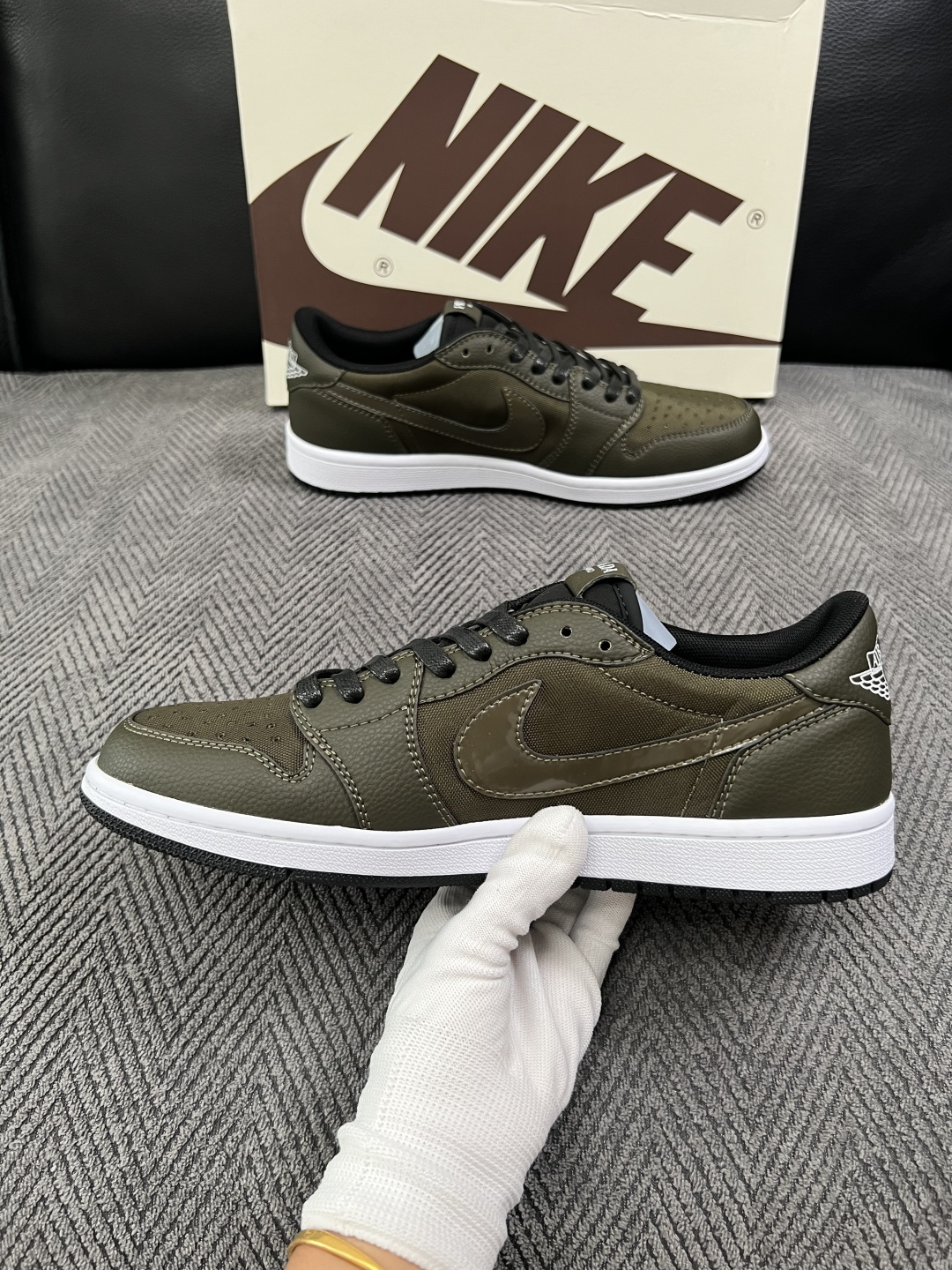 Lv联名nike  高品质  顶级工艺品  路易威登联名，专柜同步，鞋面意大利进口，高品质拼接缤纷色彩复杂工艺品，进口水